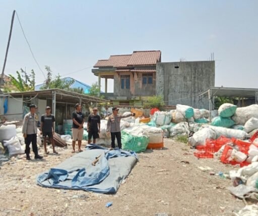 Antisipasi Kelalaian Kecil Pemicu Api, Polsek Haurgeulis Sampaikan Imbauan Langsung ke Warga Antisipasi Kelalaian Kecil Pemicu Api, Polsek Haurgeulis Sampaikan Imbauan Langsung ke Warga
