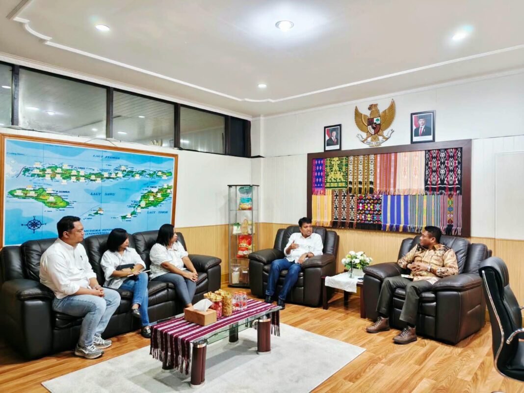 Bupati Rote Ndao Bahas Rencana Pembangunan Gudang Bulog, Serapan Beras 2026 Capai 1.491 Ton Bupati Rote Ndao Bahas Rencana Pembangunan Gudang Bulog, Serapan Beras 2026 Capai 1.491 Ton