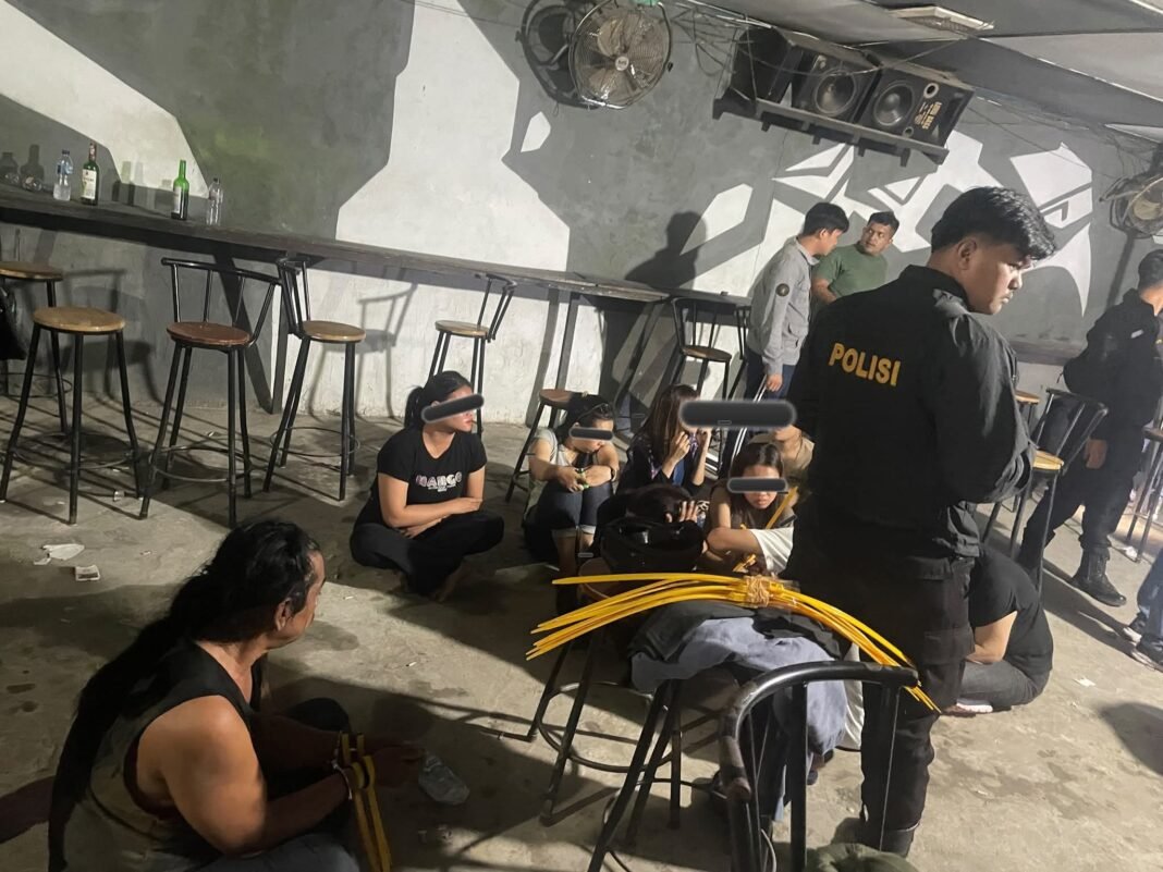 Digerebek ! Cafe Gondrong di Mardingding Diduga Jadi Lokasi Peredaran Ekstasi, Tiga Orang Ditahan Digerebek ! Cafe Gondrong di Mardingding Diduga Jadi Lokasi Peredaran Ekstasi, Tiga Orang Ditahan