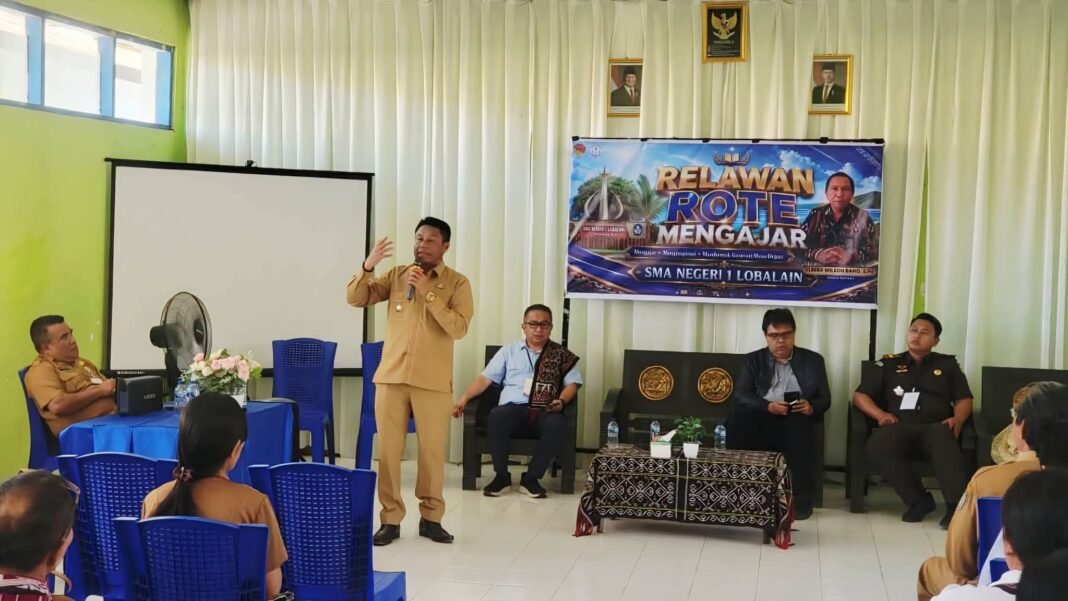 Sehari Mengajar, Seumur Hidup Menginspirasi, Bupati Paulus Henuk Sambangi SMA Negeri 1 Lobalain Sehari Mengajar, Seumur Hidup Menginspirasi, Bupati Paulus Henuk Sambangi SMA Negeri 1 Lobalain