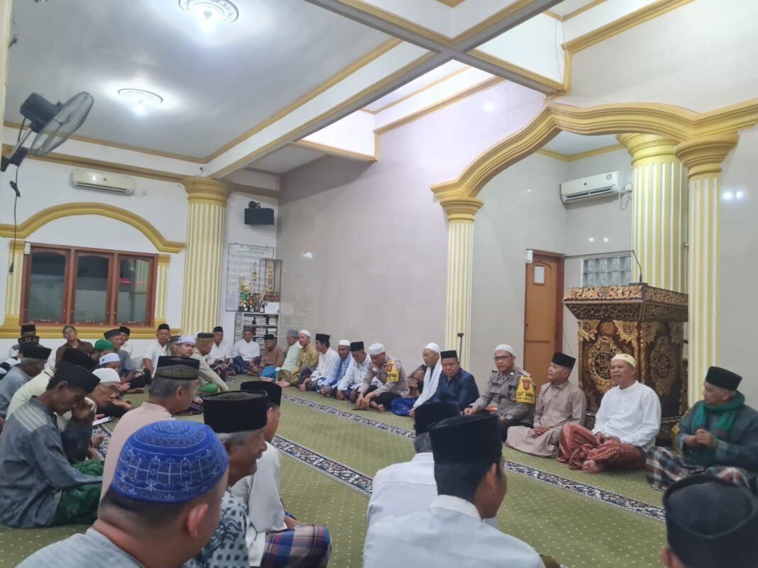 Polsek Lawang Kidul Laksanakan SULING, Perkuat Silaturahmi dan Jaga Kamtibmas Bersama Warga Desa Tegal Rejo Polsek Lawang Kidul Laksanakan SULING, Perkuat Silaturahmi dan Jaga Kamtibmas Bersama Warga Desa Tegal Rejo