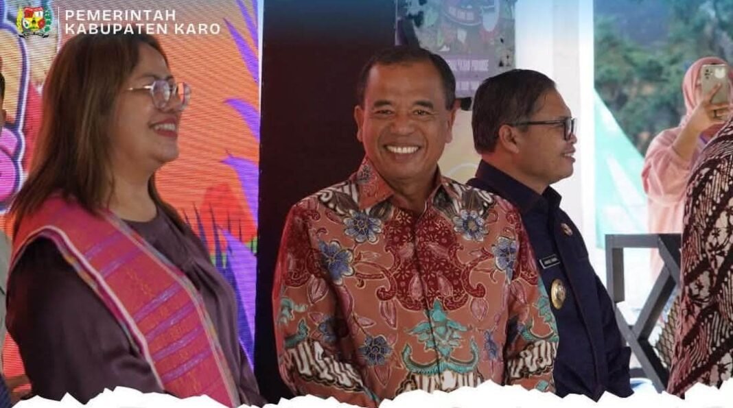 Bupati dan Wakil Bupati Karo Hadiri Rangkaian Kegiatan Hari Kedua Festival Bunga dan Buah Karo Tahun 2026 Bupati dan Wakil Bupati Karo Hadiri Rangkaian Kegiatan Hari Kedua Festival Bunga dan Buah Karo Tahun 2026