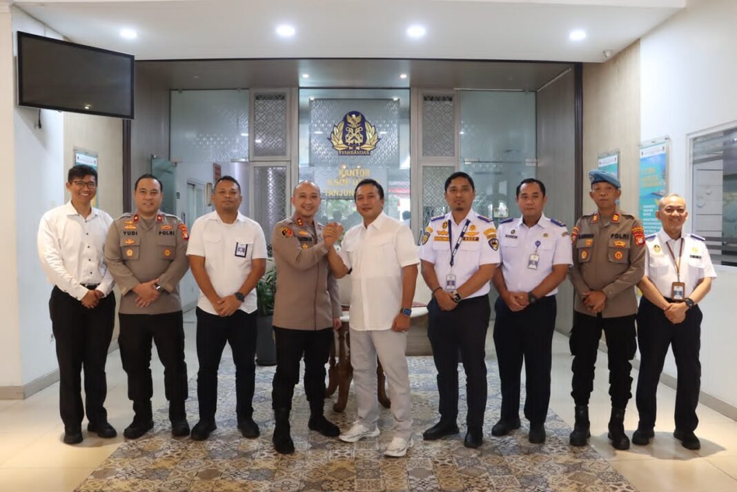 Perkuat Sinergi Lintas Sektoral, Kapolres Pelabuhan Tanjung Priok Kunjungi Kantor KSOP Utama Tanjung Priok Perkuat Sinergi Lintas Sektoral, Kapolres Pelabuhan Tanjung Priok Kunjungi Kantor KSOP Utama Tanjung Priok
