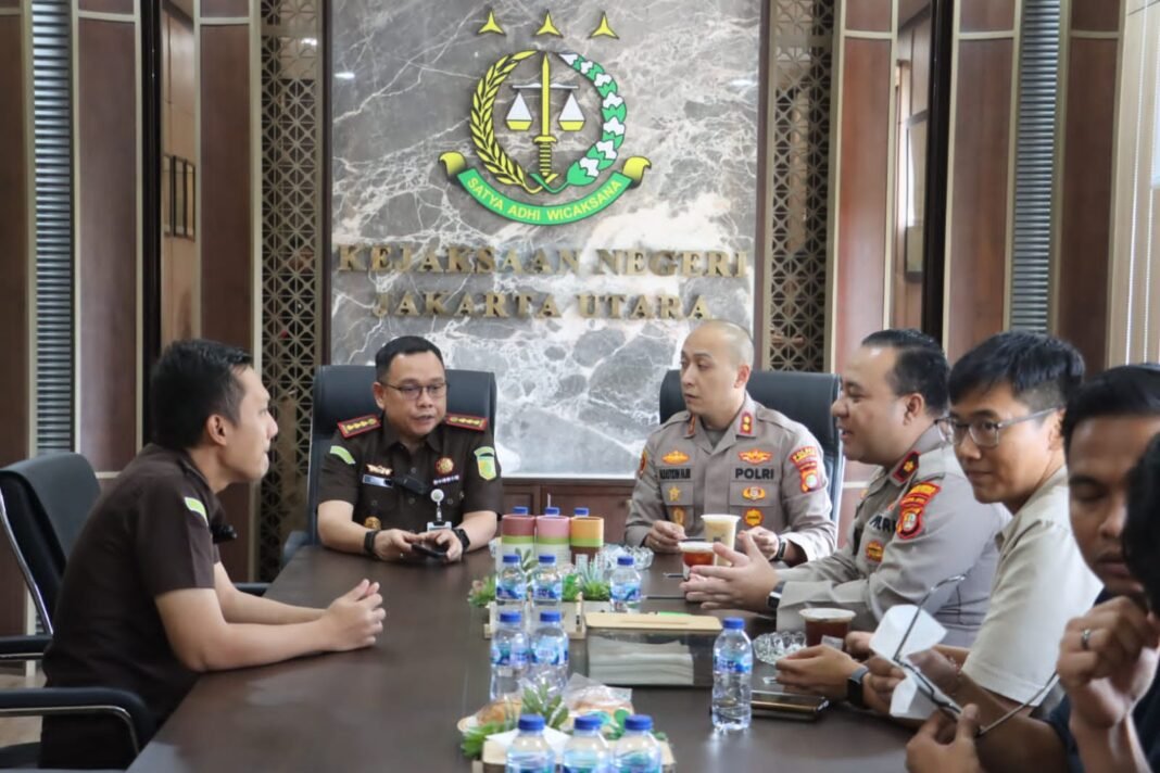 Kapolres Pelabuhan Tanjung Priok Jalin Silaturahmi dengan Kejaksaan Negeri Jakarta Utara Kapolres Pelabuhan Tanjung Priok Jalin Silaturahmi dengan Kejaksaan Negeri Jakarta Utara
