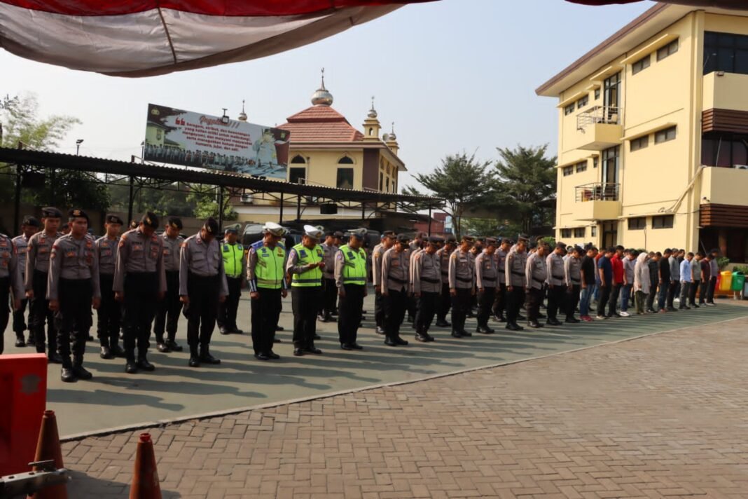 Kapolres Priok Tekankan Disiplin, Integritas, dan Komitmen Anti Narkoba Saat Pimpin Apel Pagi Personel Kapolres Priok Tekankan Disiplin, Integritas, dan Komitmen Anti Narkoba Saat Pimpin Apel Pagi Personel
