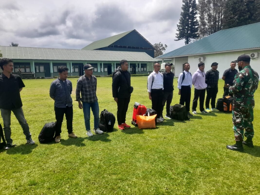Kodim 0205 Tanah Karo Berangkatkan Komponen Cadangan Ke Rindam I/BB Pematang Siantar Kodim 0205 Tanah Karo Berangkatkan Komponen Cadangan Ke Rindam I/BB Pematang Siantar