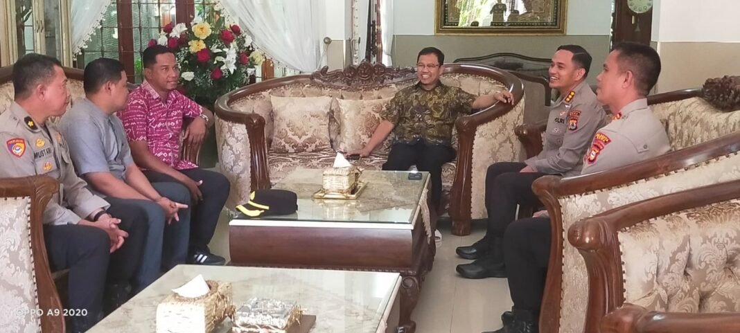 Merajut Kebersamaan Lewat Silaturahmi, Kapolresta Gowa Perkuat Sinergi dengan Tokoh Masyarakat Merajut Kebersamaan Lewat Silaturahmi, Kapolresta Gowa Perkuat Sinergi dengan Tokoh Masyarakat