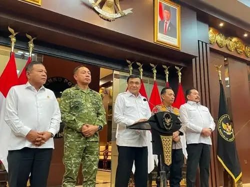 bangsa Indonesia membutuhkan ketenangan, persatuan, dan stabilitas. bangsa Indonesia membutuhkan ketenangan, persatuan, dan stabilitas.