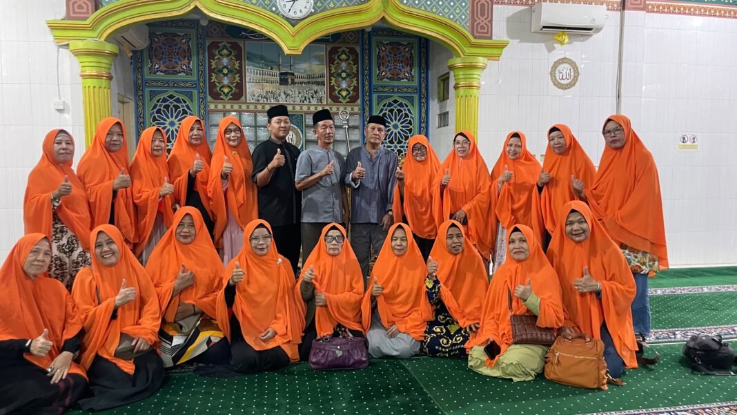 Wisata Religi, Ibu-ibu MT At Taqwa Talang Gabus Kunjungi Ponpes Rodhatul Qur’an Simpang Sender Wisata Religi, Ibu-ibu MT At Taqwa Talang Gabus Kunjungi Ponpes Rodhatul Qur’an Simpang Sender