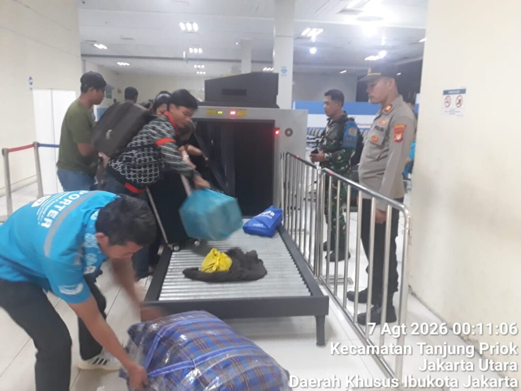 JJOS Polres Priok Pastikan Debarkasi Kapal KM. Kelud dari Batam Berjalan Aman, Tertib, dan Lancar JJOS Polres Priok Pastikan Debarkasi Kapal KM. Kelud dari Batam Berjalan Aman, Tertib, dan Lancar