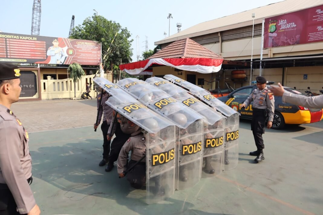 Tingkatkan Kesiapsiagaan Personel Melalui Latihan Peningkatan Kemampuan Dalmas Tingkatkan Kesiapsiagaan Personel Melalui Latihan Peningkatan Kemampuan Dalmas