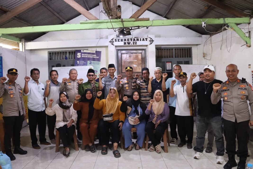 ” Kapolres Pelabuhan Tanjung Priok Turun Langsung ke Muara Angke, Serap Aspirasi Warga “ ” Kapolres Pelabuhan Tanjung Priok Turun Langsung ke Muara Angke, Serap Aspirasi Warga “