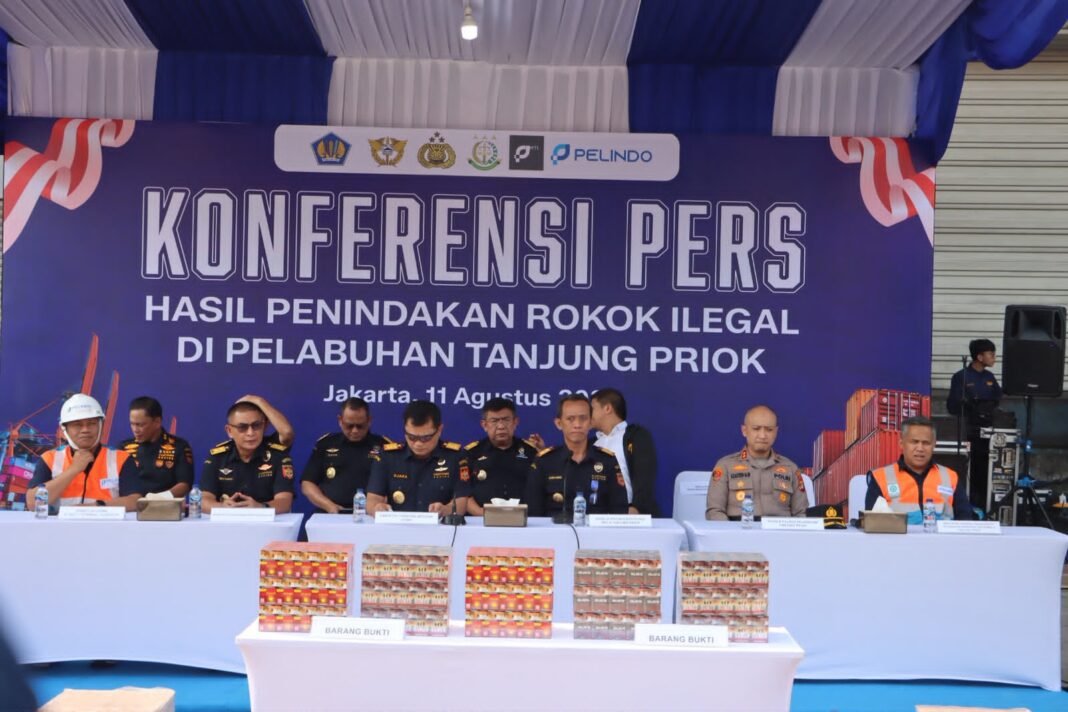 Kapolres Priok Hadiri Konferensi Pers, 8,96 Juta Batang Rokok Ilegal Diamankan di Pelabuhan Tanjung Priok Kapolres Priok Hadiri Konferensi Pers, 8,96 Juta Batang Rokok Ilegal Diamankan di Pelabuhan Tanjung Priok