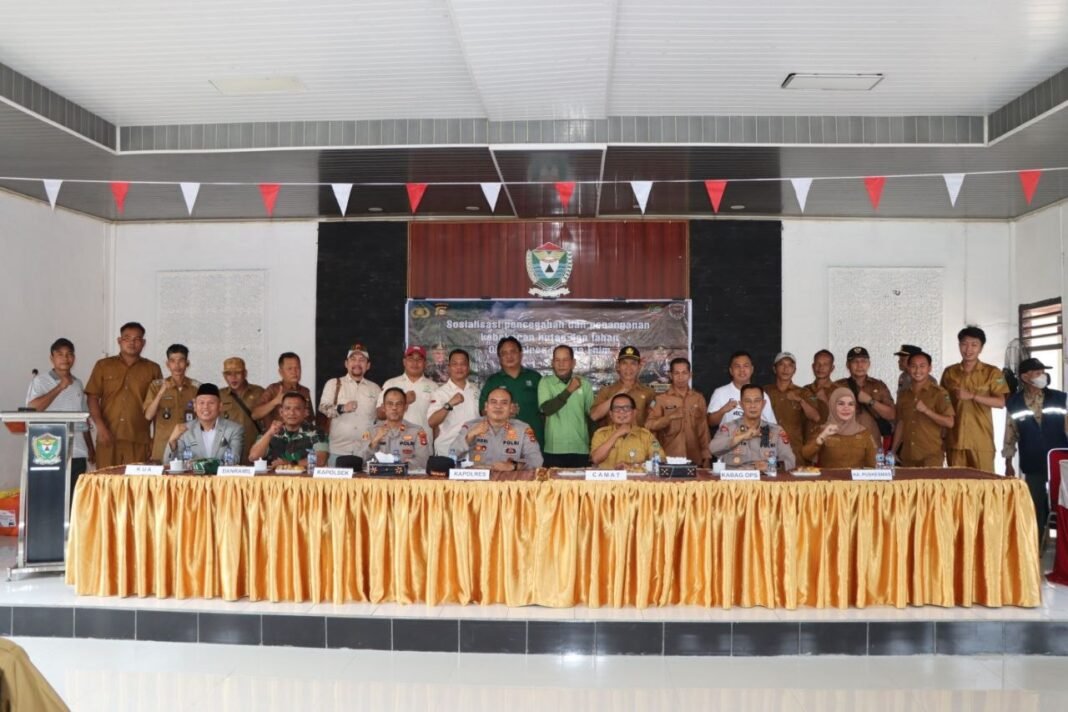 Kapolres Muara Enim Ajak Semua Pihak Bersatu Lawan Karhutla: “Jangan Sampai Kita Kalah Sama Api” Kapolres Muara Enim Ajak Semua Pihak Bersatu Lawan Karhutla: “Jangan Sampai Kita Kalah Sama Api”