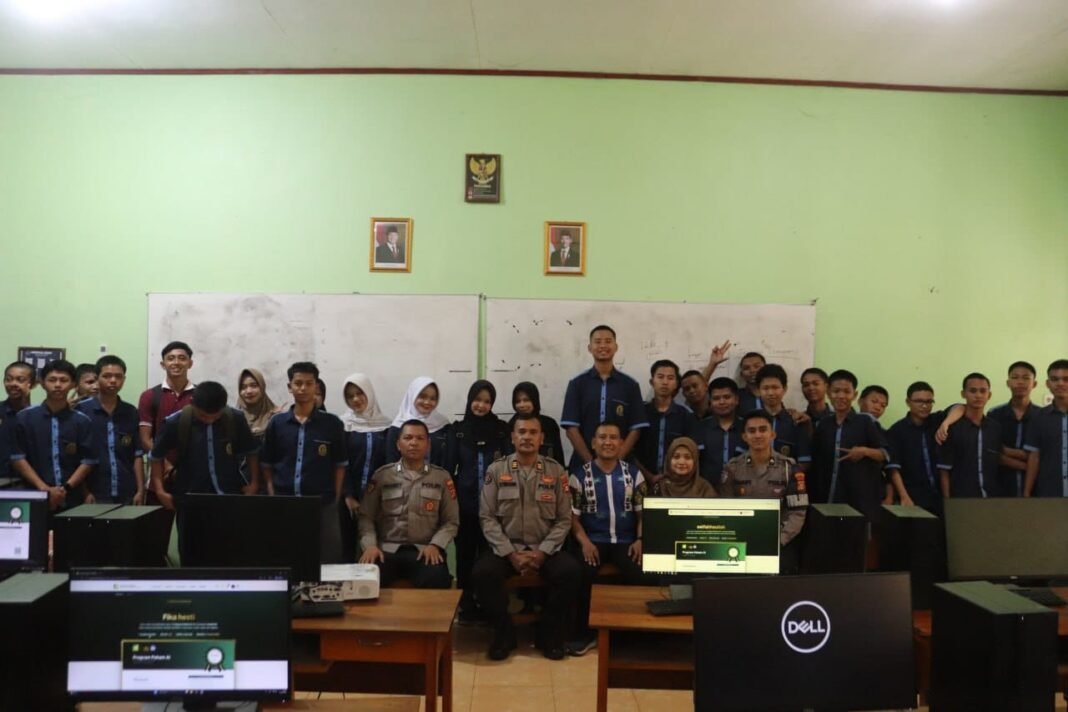 Polres Muara Enim Edukasi “Paham AI” di SMKN 2 Muara Enim, Bekali Pelajar Hadapi Era Digital Polres Muara Enim Edukasi “Paham AI” di SMKN 2 Muara Enim, Bekali Pelajar Hadapi Era Digital