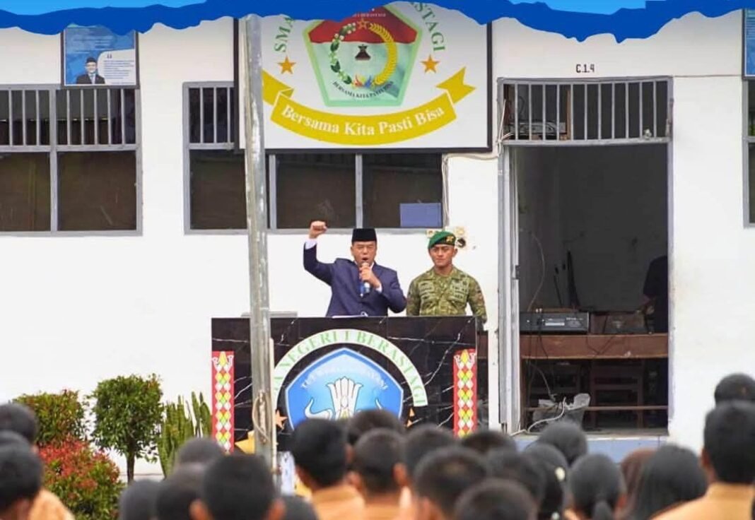 Bupati Karo Tegaskan Pemerintah Hadir Pastikan Keselamatan dan Pemulihan Siswa SMAN 1 Berastagi Bupati Karo Tegaskan Pemerintah Hadir Pastikan Keselamatan dan Pemulihan Siswa SMAN 1 Berastagi