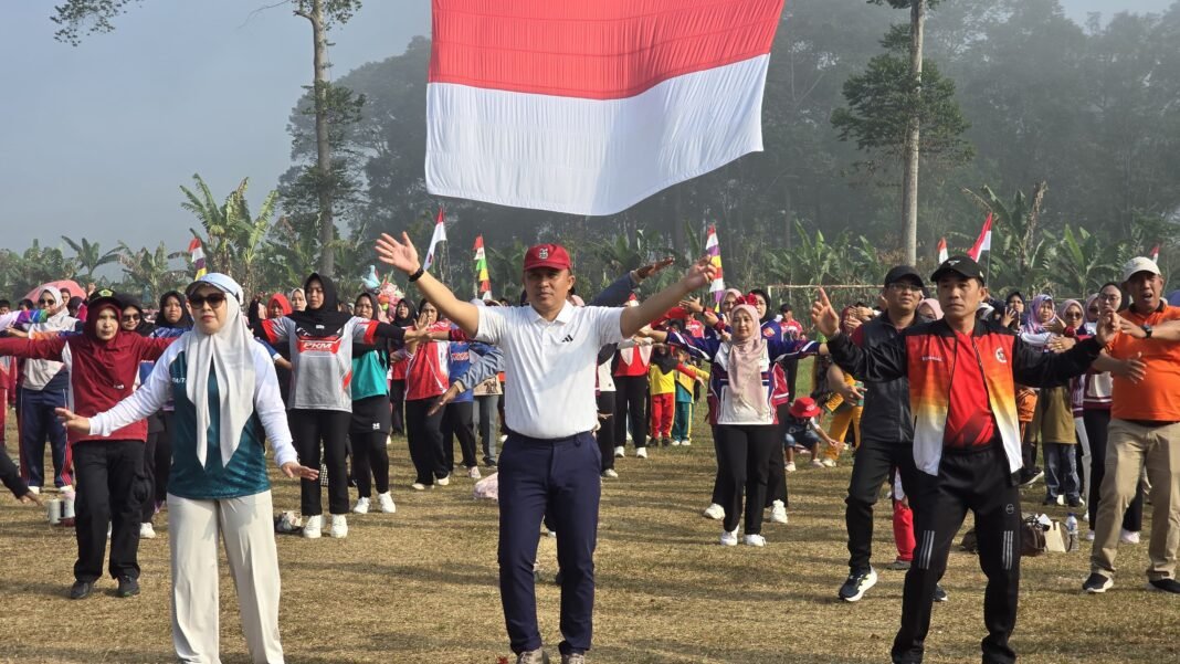 Bupati Lampung Barat Luncurkan Senam Ceria Gedung Surian Bupati Lampung Barat Luncurkan Senam Ceria Gedung Surian