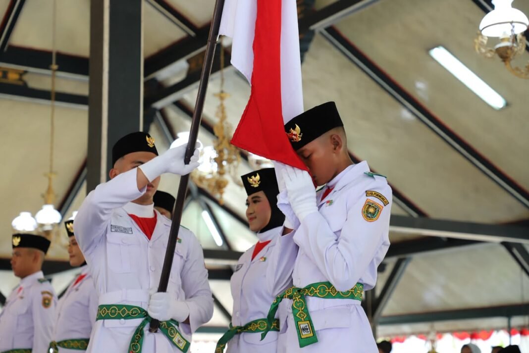 Resmi Dikukuhkan, 30 Anggota Paskibraka Purworejo Siap Kibarkan Merah Putih di HUT ke-81 RI Resmi Dikukuhkan, 30 Anggota Paskibraka Purworejo Siap Kibarkan Merah Putih di HUT ke-81 RI