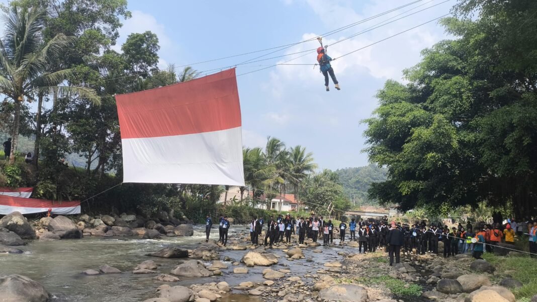 Bendera Merah Putih Raksasa Berkibar di Muara 7 Sungai Tanjungsiang Bendera Merah Putih Raksasa Berkibar di Muara 7 Sungai Tanjungsiang