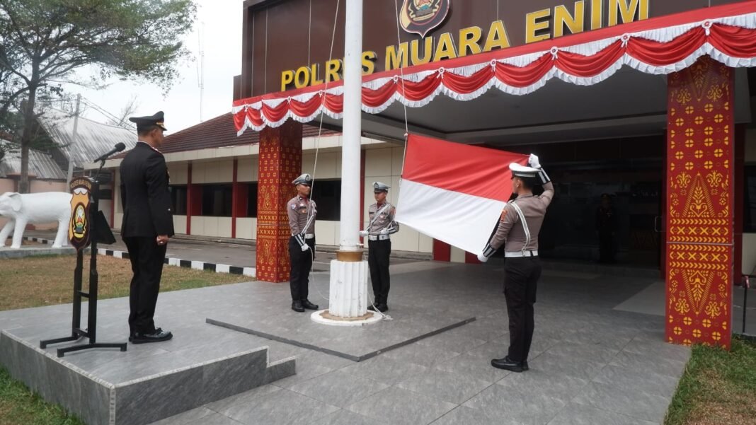 Polres Muara Enim Gelar Upacara Peringatan HUT ke-81 Kemerdekaan Republik Indonesia Polres Muara Enim Gelar Upacara Peringatan HUT ke-81 Kemerdekaan Republik Indonesia