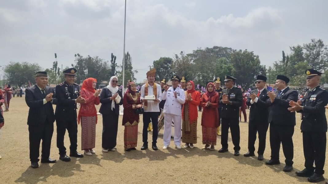 memperingati HUT RI yang ke 81 thn, camat lawang kidul menunjukkan aksi yang memukau memperingati HUT RI yang ke 81 thn, camat lawang kidul menunjukkan aksi yang memukau