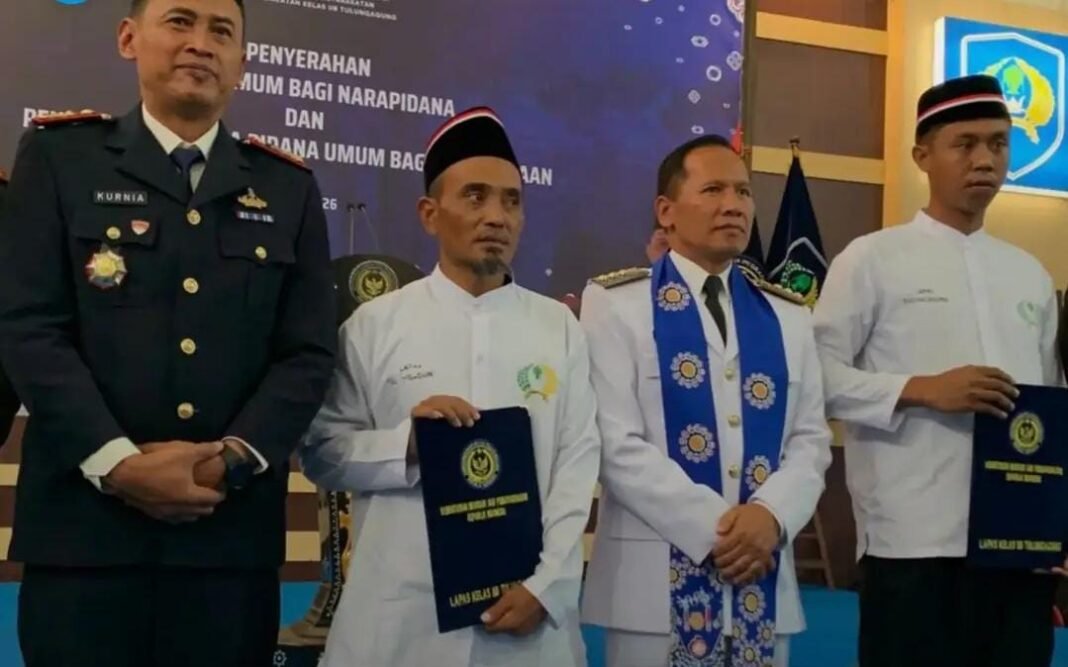 368 Warga Binaan Lapas Kelas IIB Tulungagung Terima Remisi HUT ke-81 RI 368 Warga Binaan Lapas Kelas IIB Tulungagung Terima Remisi HUT ke-81 RI