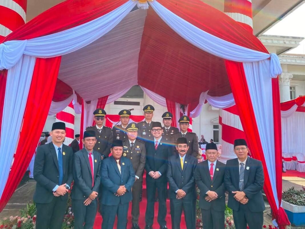 PIMPINAN DAN ANGGOTA DPRD KEPAHIANG KHIDMAT IKUTI UPACARA HUT RI KE-81 PIMPINAN DAN ANGGOTA DPRD KEPAHIANG KHIDMAT IKUTI UPACARA HUT RI KE-81