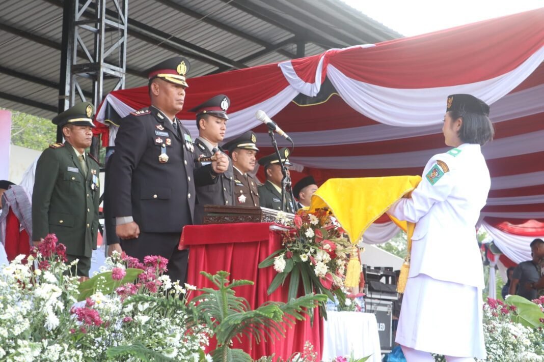 Kapolres Simalungun Pimpin Aubade dan Penurunan Bendera Merah Putih HUT RI ke-81 Kapolres Simalungun Pimpin Aubade dan Penurunan Bendera Merah Putih HUT RI ke-81