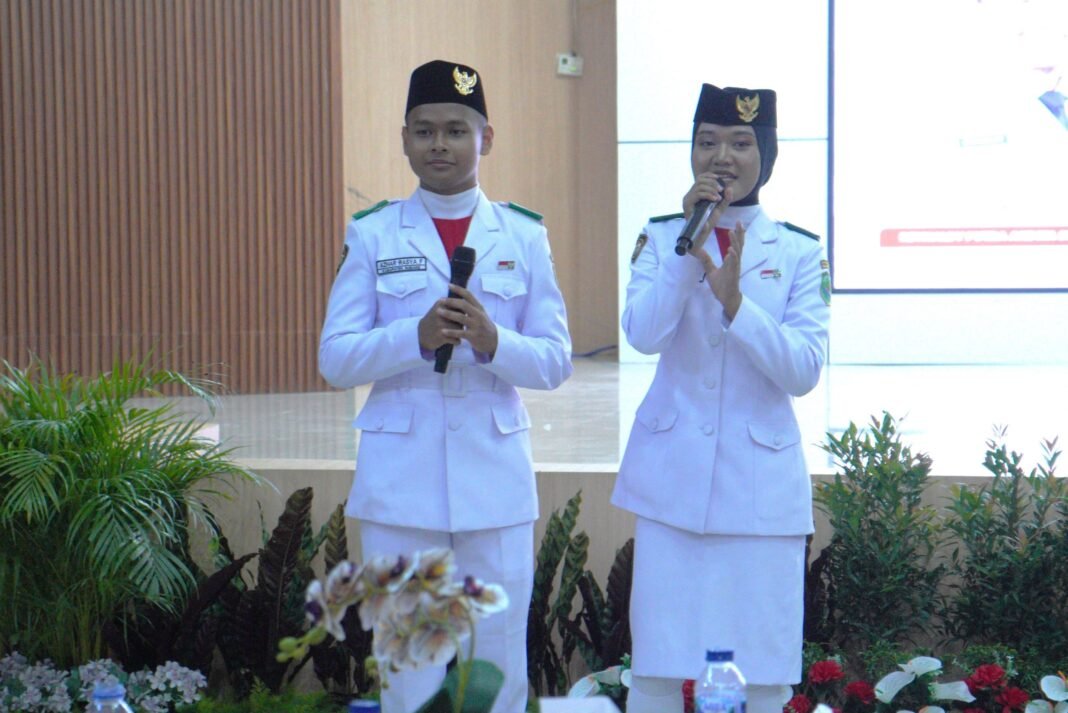 HADIRI MALAM RAMAH TAMAH DAN APRESIASI HUT KE -81 , BUPATI SAMPAIKAN TERIMAKASIH DAN BERI KADEUDEUH HADIRI MALAM RAMAH TAMAH DAN APRESIASI HUT KE -81 , BUPATI SAMPAIKAN TERIMAKASIH DAN BERI KADEUDEUH