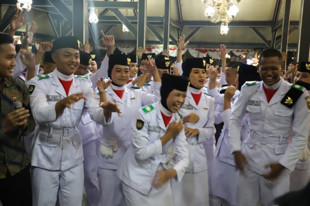 Kinerja Paskibraka Excellent : Bekal Menjadi Generasi Berprestasi Kinerja Paskibraka Excellent : Bekal Menjadi Generasi Berprestasi