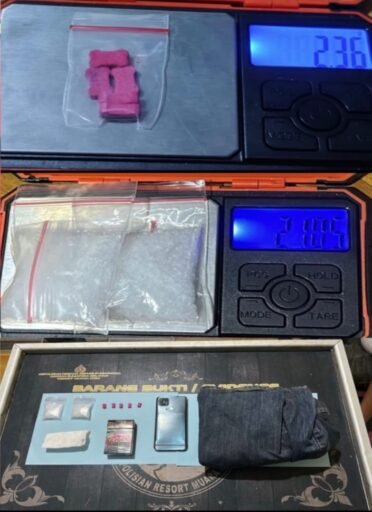 Satresnarkoba Polres Muara Enim Ungkap Kasus Peredaran Narkotika, Sita 21,05 Gram Sabu dan 5 Butir Ekstasi Satresnarkoba Polres Muara Enim Ungkap Kasus Peredaran Narkotika, Sita 21,05 Gram Sabu dan 5 Butir Ekstasi