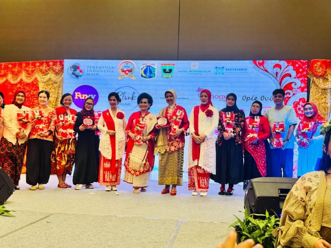 Festival Merah Putih: Saat Perempuan Bersatu Merawat Budaya dan Menggerakkan Ekonomi Festival Merah Putih: Saat Perempuan Bersatu Merawat Budaya dan Menggerakkan Ekonomi
