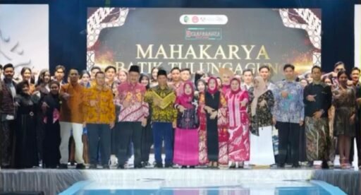 Plt. Bupati Ahmad Baharudin Dorong Batik Tulungagung Mendunia Usai Ditetapkan Jadi Ikon Batik Nasional 2026 Plt. Bupati Ahmad Baharudin Dorong Batik Tulungagung Mendunia Usai Ditetapkan Jadi Ikon Batik Nasional 2026