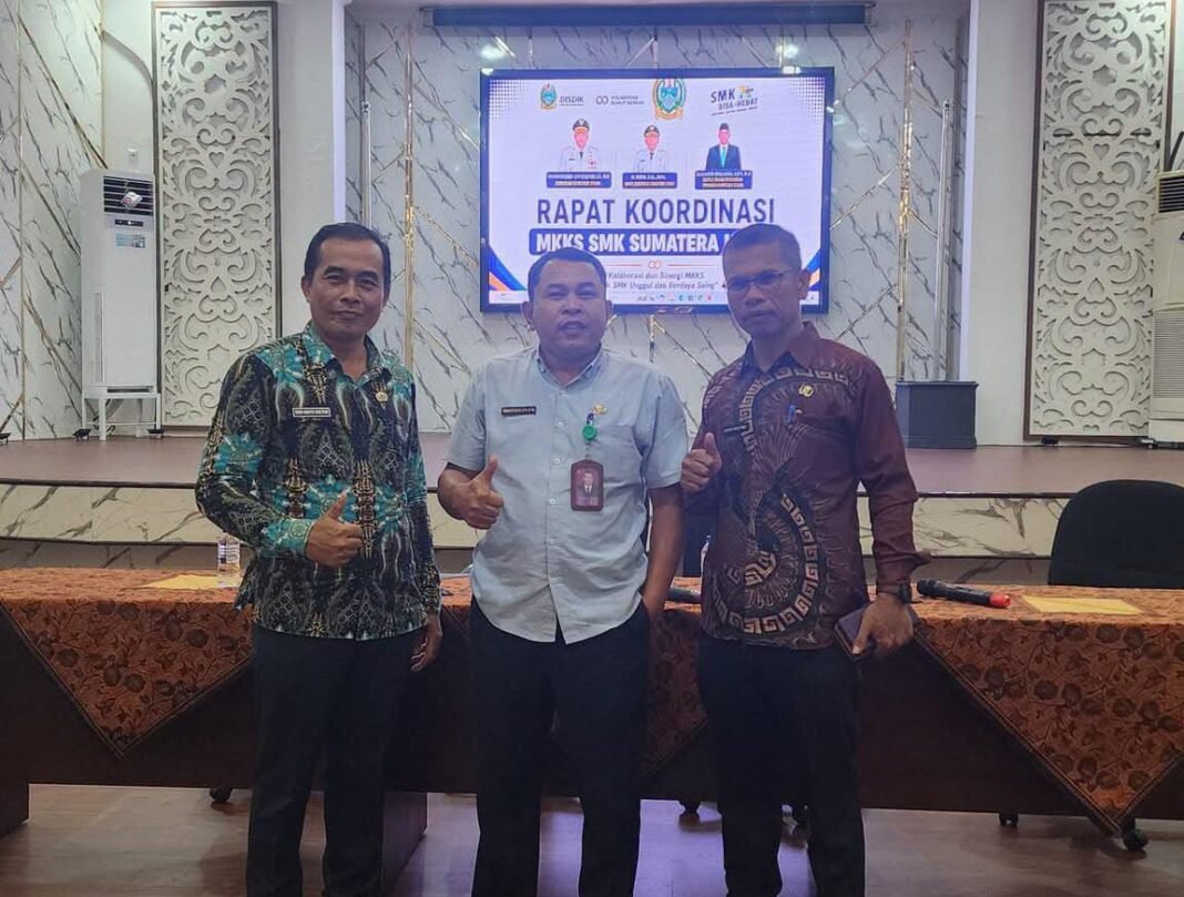 Kepala Sekolah SMK N 1 Merdeka Mbina Bangun S.Pd., M.P.Si Ikuti MKKS SMK se SUMUT di Medan Kepala Sekolah SMK N 1 Merdeka Mbina Bangun S.Pd., M.P.Si Ikuti MKKS SMK se SUMUT di Medan