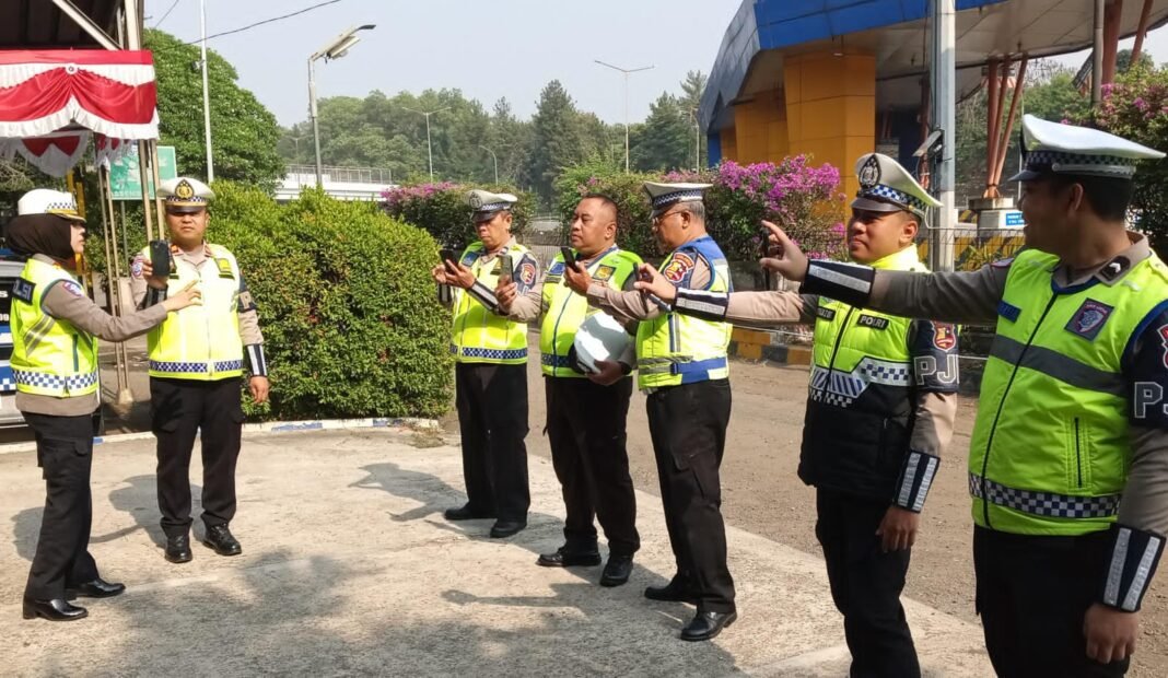 Induk Tol PJR BSD di Pimpin oleh Kainduk Kompol Darmawati., SE.MM.MH selalu Siap Siaga Menerima Laporan 110 Induk Tol PJR BSD di Pimpin oleh Kainduk Kompol Darmawati., SE.MM.MH selalu Siap Siaga Menerima Laporan 110