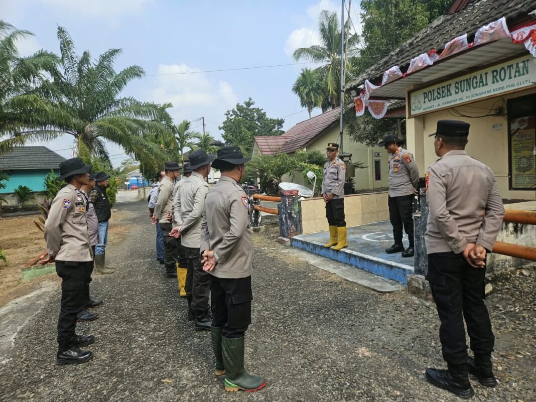 Siaga Tanpa Henti! Polres Muara Enim Perkuat Barisan Aman Nusa Hadapi Ancaman Karhutla di Sungai Rotan Siaga Tanpa Henti! Polres Muara Enim Perkuat Barisan Aman Nusa Hadapi Ancaman Karhutla di Sungai Rotan