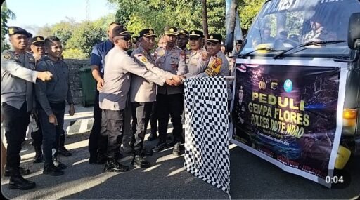 Bukan Sekadar Logistik, Rote Ndao Mengirim Harapan untuk Warga Flores yang Terdampak Gempa Bukan Sekadar Logistik, Rote Ndao Mengirim Harapan untuk Warga Flores yang Terdampak Gempa