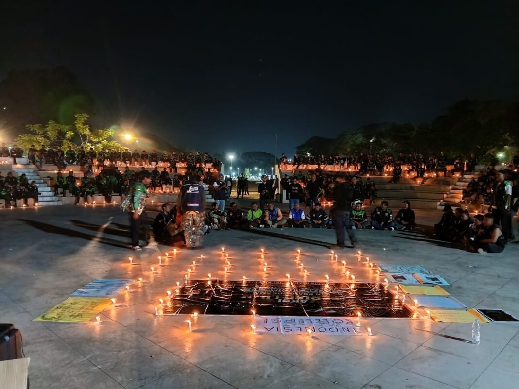 Seribu lilin untuk indonesia ojol subang raya doa bersama kenang affan kurniawan Seribu lilin untuk indonesia ojol subang raya doa bersama kenang affan kurniawan