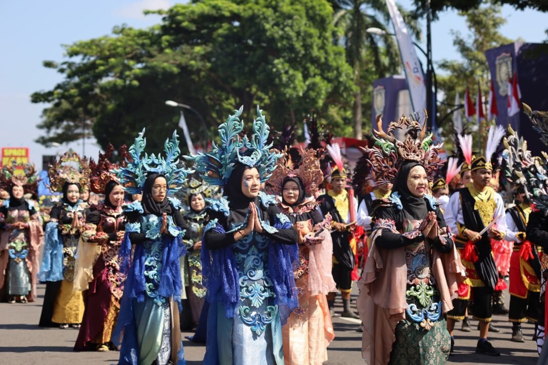 Berlangsung Meriah, Karnaval Instansi dan Umum Tutup Rangkaian Karnaval Parade Kreatif Purworejo Berseri 2026 Berlangsung Meriah, Karnaval Instansi dan Umum Tutup Rangkaian Karnaval Parade Kreatif Purworejo Berseri 2026