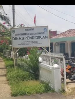 Diduga dinas pendidikan menerima aliran dana dua persen Diduga dinas pendidikan menerima aliran dana dua persen