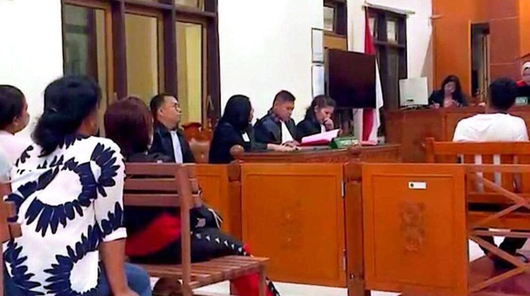 4 Terdakwa Kasus Kematian Robby Di Tuntut JPU Kejaksaan Negeri Karo 13-14 Tahun Kurungan Penjara 4 Terdakwa Kasus Kematian Robby Di Tuntut JPU Kejaksaan Negeri Karo 13-14 Tahun Kurungan Penjara