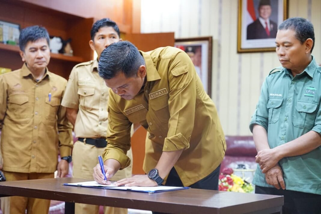 Bupati Bantaeng Teken MoU Program Insentif Kinerja Berbasis Ekologis Bupati Bantaeng Teken MoU Program Insentif Kinerja Berbasis Ekologis