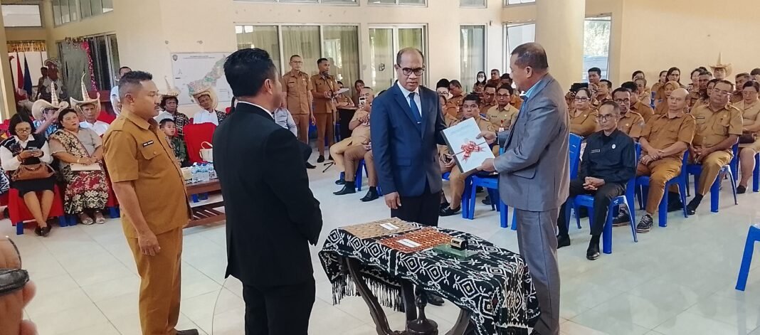 Purna Bakti Setelah 11 Tahun, Jonas M. Selly Tinggalkan Jejak Kepemimpinan di Birokrasi Rote Ndao Purna Bakti Setelah 11 Tahun, Jonas M. Selly Tinggalkan Jejak Kepemimpinan di Birokrasi Rote Ndao