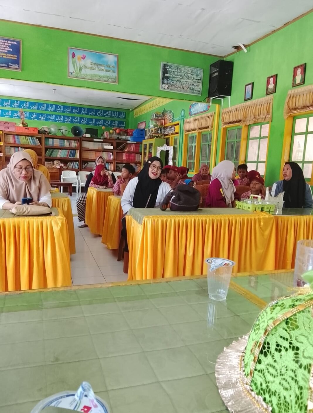 Amukan Brutal Guru di Bantaeng: Bangku Melayang, Satu Kelas Diusir! Amukan Brutal Guru di Bantaeng: Bangku Melayang, Satu Kelas Diusir!