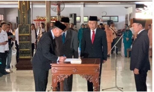 Rotasi Pejabat Disorot, Pengamat: Pemkab Tulungagung Kekurangan Orang?* Rotasi Pejabat Disorot, Pengamat: Pemkab Tulungagung Kekurangan Orang?*