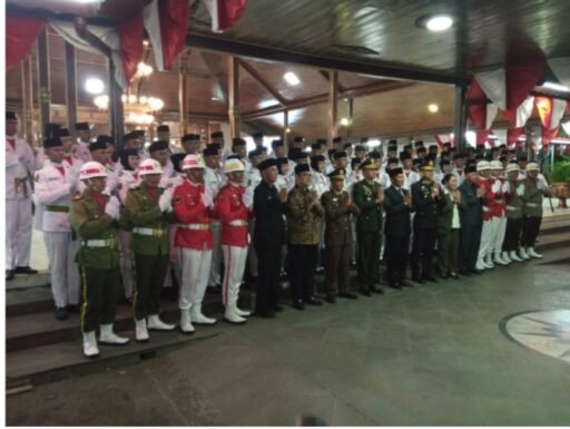 Plt bupati kukuhkan paskibraka tulungagung di pendopo kongas arum kusumaning bongso,sabtu 15 agustus 2026 Plt bupati kukuhkan paskibraka tulungagung di pendopo kongas arum kusumaning bongso,sabtu 15 agustus 2026