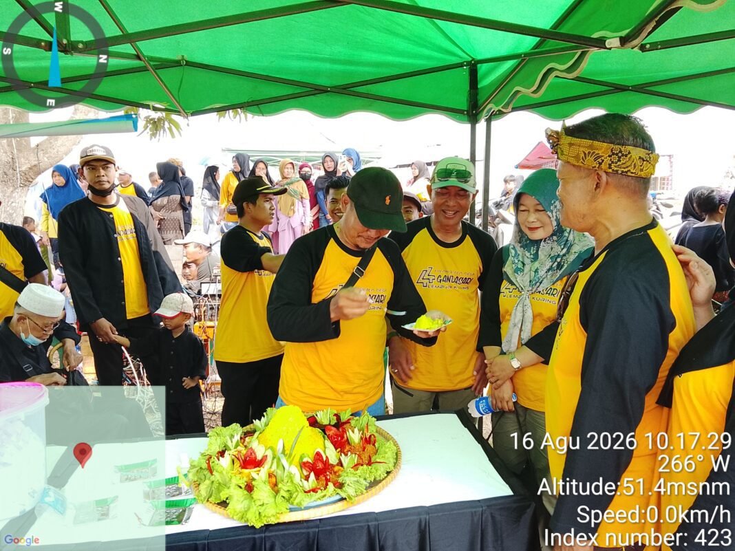 Pemotongan Tumpeng Warnai Peringatan Hari Jadi Ke – 44 Desa Gandasari Cikaum Pemotongan Tumpeng Warnai Peringatan Hari Jadi Ke – 44 Desa Gandasari Cikaum