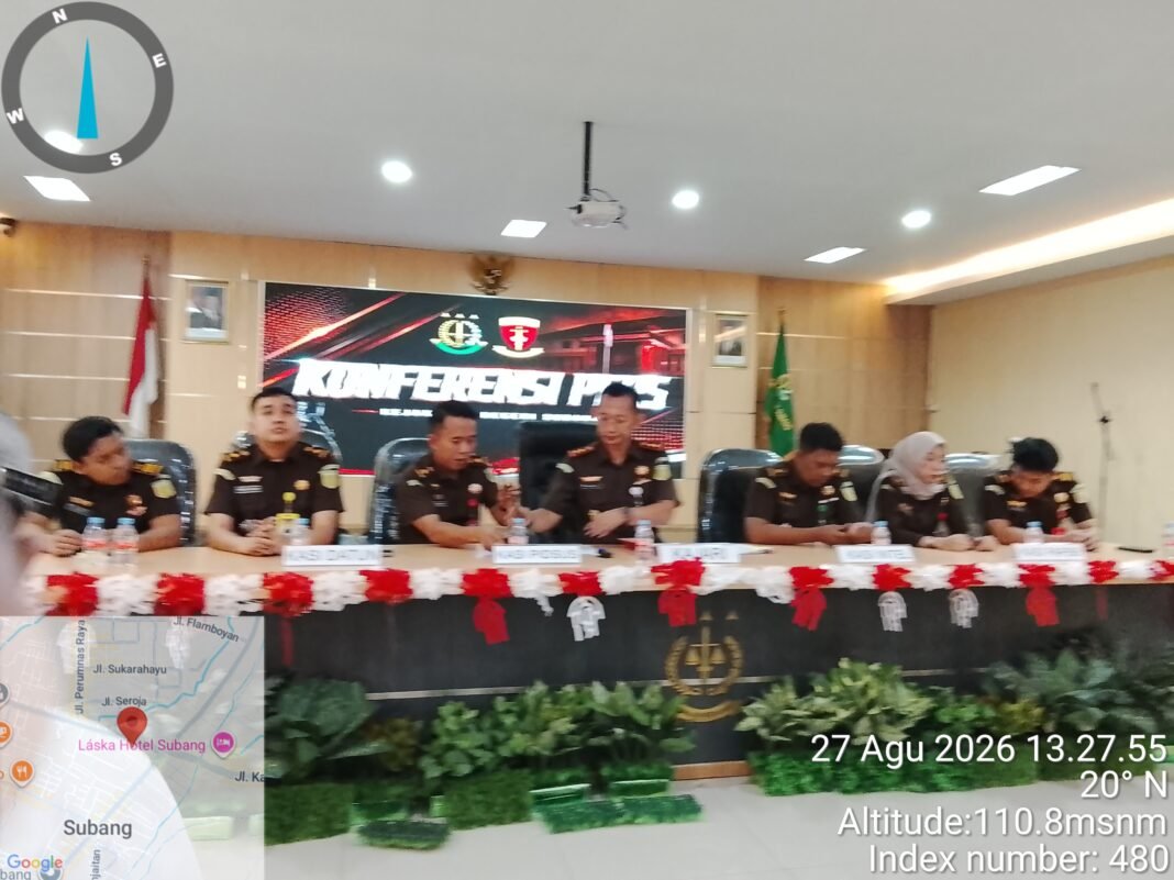 Kejari Subang Geledah 3 Lokasi Terkait Kasus Mafia Pupuk Bersubsidi Kejari Subang Geledah 3 Lokasi Terkait Kasus Mafia Pupuk Bersubsidi