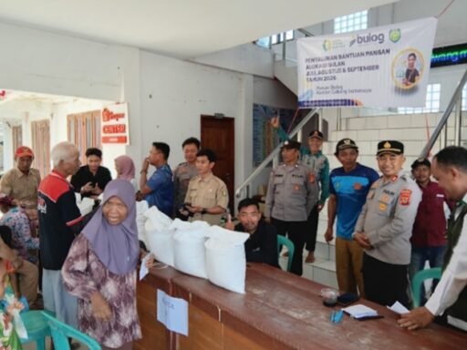 Polsek Sukagumiwang Monitor Penyaluran Bantuan Pangan, Pastikan Kegiatan Berjalan Aman dan Tertib Polsek Sukagumiwang Monitor Penyaluran Bantuan Pangan, Pastikan Kegiatan Berjalan Aman dan Tertib