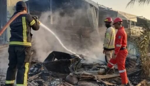 Diduga Akibat Bakar Sampah, Warung Makan Di Desa Ilir Kandanghaur Ludes Terbakar Diduga Akibat Bakar Sampah, Warung Makan Di Desa Ilir Kandanghaur Ludes Terbakar